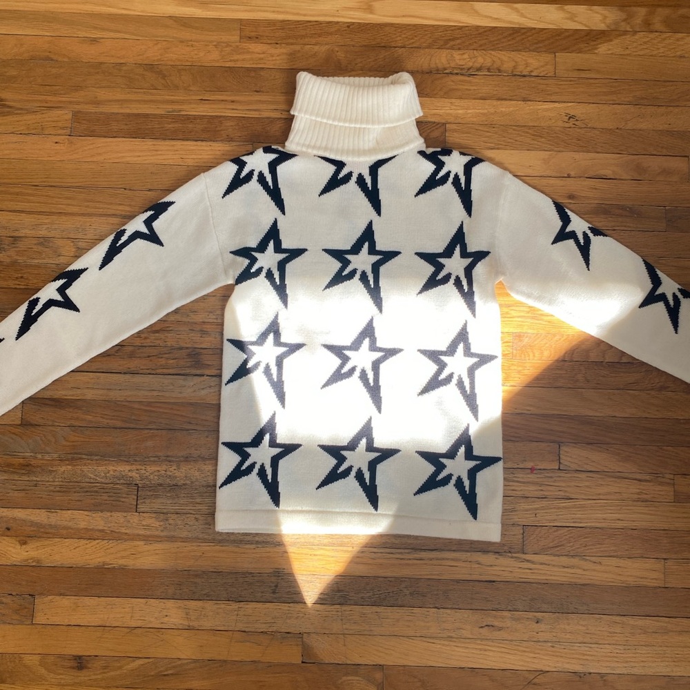 mint condition Perfect Moment star sweater size small